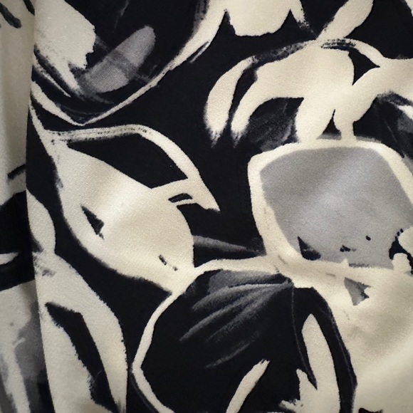 Beautiful Ralph Lauren dress with Ruching for Flattering fit - Picture 1 of 5